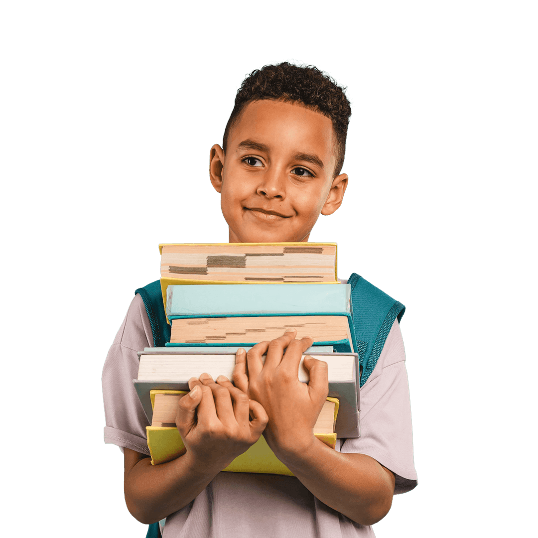 Menino segurando uma pilha de livros